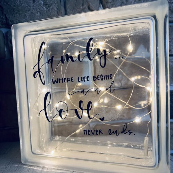 Glasbaustein 24cm x 24m handbelettert mit deinem Wunschtext inkl. LED Beleuchtung